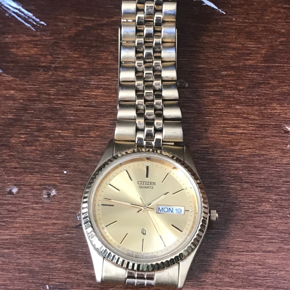 (On Hold). Citizen Men's Goldtone Watch